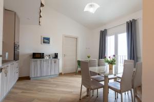 Kuchyň nebo kuchyňský kout v ubytování Pasitea Rooms