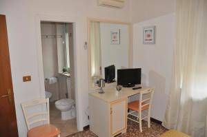 TV a/nebo společenská místnost v ubytování Hotel Vittoriano