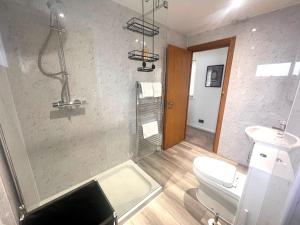 Phòng tắm tại Russell Street- Studio Apartment +5 ảnh