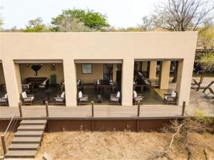 Balkón nebo terasa v ubytování Honeyguide Tented Safari Camps - Mantobeni + 15 fotografií