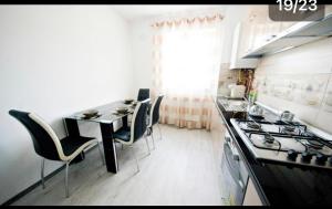 Η κουζίνα ή μικρή κουζίνα στο Boulevard residence +8 φωτογραφίες