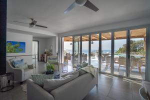 Posezení v ubytování Villa Donna Cà con vista mare e piscina privata