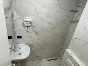 Koupelna v ubytování Amorino Tirana B&B