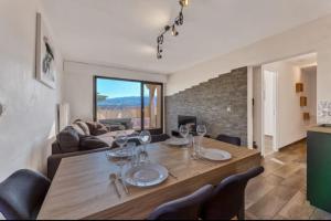 Χώρος καθιστικού στο T3 idéalement situé vue lac et montagne