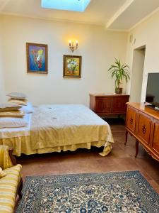 Łóżko lub łóżka w pokoju w obiekcie Apartamenty Molus na Rynku Staromiejskim