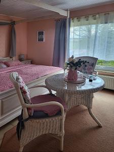 Postel nebo postele na pokoji v ubytování Gasthof und Eiscafe Frank