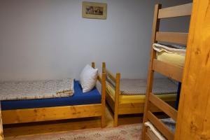 Postel nebo postele na pokoji v ubytování Zimska idila