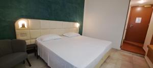 Postel nebo postele na pokoji v ubytování Hotel Delta Florence