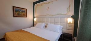 Postel nebo postele na pokoji v ubytování Hotel Delta Florence