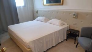 Postel nebo postele na pokoji v ubytování Hotel Delta Florence