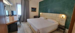Postel nebo postele na pokoji v ubytování Hotel Delta Florence
