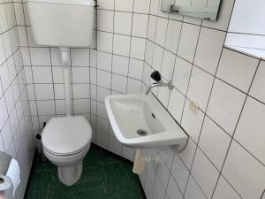Baðherbergi á Revier schlicht und bahnsinnig