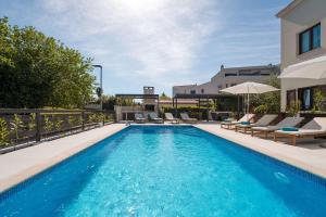 Gallery image of Strandnahes Apartment mit Jacuzzi, Meerblick, Pool, privatem Balkon, nur 100 Meter zum Strand in Funtana