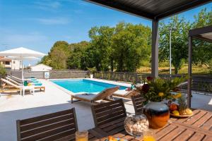 Gallery image of Mediterranes Apartment nur 100 Meter zum Strand mit Salzwasserpool und Jacuzzi in Funtana