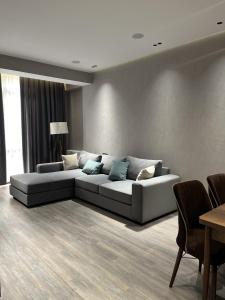 Χώρος καθιστικού στο Firdavsi Building Center 4Rest Apartments