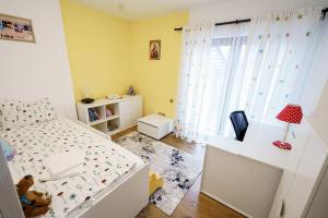 Un pat sau paturi într-o cameră la Casa Axente