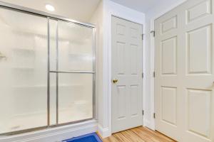 Gambar di galeri bagi Lake Champlain Fun Apt with Fire Pit and Large Yard! di Essex Junction