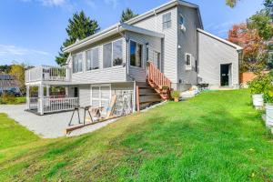 Taman di luar Lake Champlain Fun Apt with Fire Pit and Large Yard!