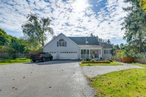Taman di luar Lake Champlain Fun Apt with Fire Pit and Large Yard!