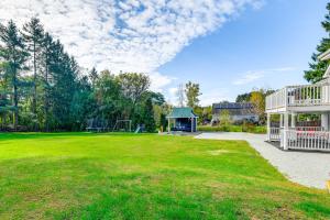 Taman di luar Lake Champlain Fun Apt with Fire Pit and Large Yard!