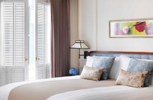 InterContinental Singapore by IHG客房内的一张或多张床位