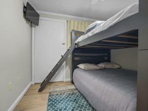 Postel nebo postele na pokoji v ubytování ML190 Peace Tranquility Sleeps 8 Washer Dryer WiFi Parking