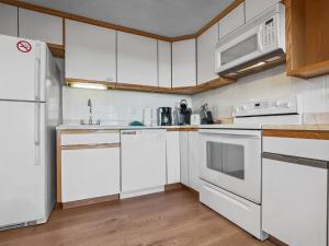 Kuchyň nebo kuchyňský kout v ubytování ML190 Peace Tranquility Sleeps 8 Washer Dryer WiFi Parking + 4 fotografie