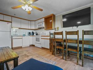 Kuchyň nebo kuchyňský kout v ubytování ML190 Peace Tranquility Sleeps 8 Washer Dryer WiFi Parking