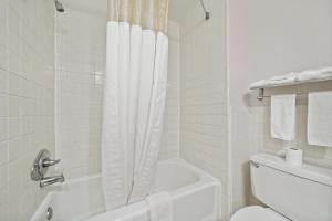 Koupelna v ubytování Americas Best Value Inn & Suites Brenham