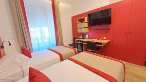 Uma TV ou centro de entretenimento em Hotel International & Terminus