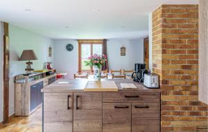 Dapur atau dapur kecil di Amazing Home In Saulxures-Sur-Moselott