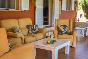 A seating area at Ideal Property Mallorca - Can Caragol Font de Sa Cala