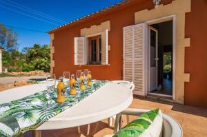 Ideal Property Mallorca - Can Caragol Font de Sa Cala italokat is kínál