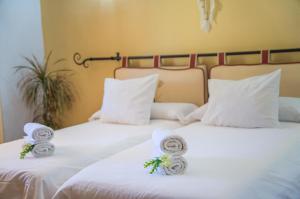 A bed or beds in a room at Ideal Property Mallorca - Can Caragol Font de Sa Cala
