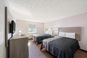 Postel nebo postele na pokoji v ubytování Americas Best Value Inn & Suites Brenham