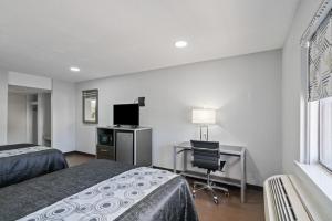 Postel nebo postele na pokoji v ubytování Americas Best Value Inn & Suites Brenham