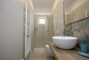 a bathroom with a white sink and a shower at Residenza Adua Evangelisti Casa in Bellaria-Igea Marina