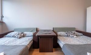 Łóżko lub łóżka w pokoju w obiekcie Apartament Centrum 32m2 Kłodzko - Przyjaciół Ziemi Kłodzkiej - Spokój, Cisza, Bliskość Atrakcji