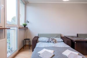 Łóżko lub łóżka w pokoju w obiekcie Apartament Centrum 32m2 Kłodzko - Przyjaciół Ziemi Kłodzkiej - Spokój, Cisza, Bliskość Atrakcji