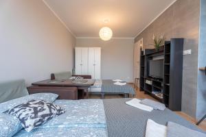 Łóżko lub łóżka w pokoju w obiekcie Apartament Centrum 32m2 Kłodzko - Przyjaciół Ziemi Kłodzkiej - Spokój, Cisza, Bliskość Atrakcji