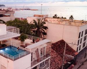 a view of the ocean from the roof of a building at MuchoSur Santa Marta in Santa Marta