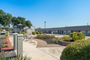 Zahrada ubytování Americas Best Value Inn & Suites Brenham