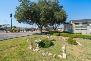 Zahrada ubytování Americas Best Value Inn & Suites Brenham