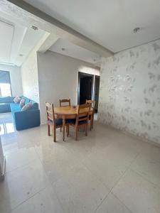 Posezení v ubytování Appartement à Sidi Rahal - 5 min de la plage