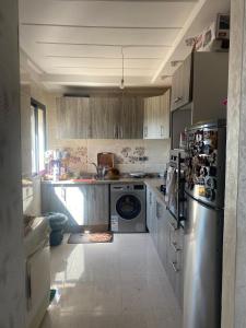 Kuchyň nebo kuchyňský kout v ubytování Appartement à Sidi Rahal - 5 min de la plage
