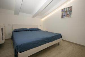 a bedroom with a bed in a white room at Residenza Adua Evangelisti Casa in Bellaria-Igea Marina