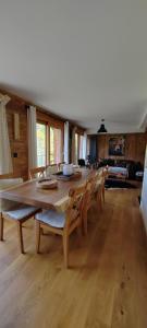 Fotografia z galérie ubytovania Le Coucou - Grand chalet - Parking - WIFI - ALLOS - 10adul+2enf v destinácii Allos