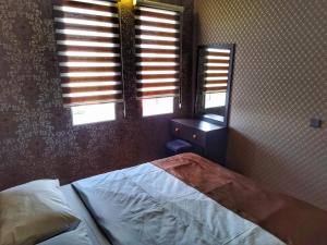 Postel nebo postele na pokoji v ubytování Garden F Sheki