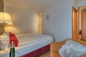 Postel nebo postele na pokoji v ubytování Hotel Sporting Trento + 37 fotografií