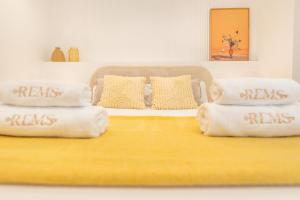 Letto o letti in una camera di Charming apartment with private patio by REMS